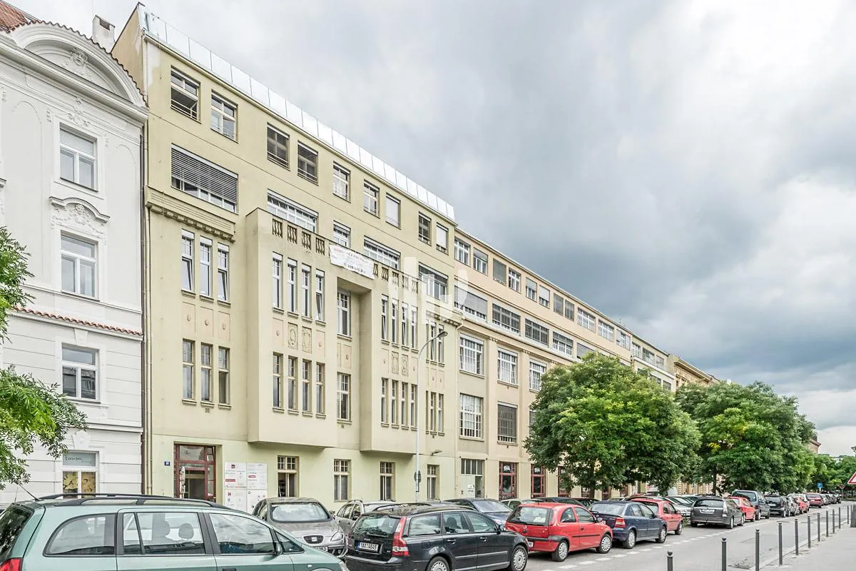 Pronájem kanceláře 288 m²